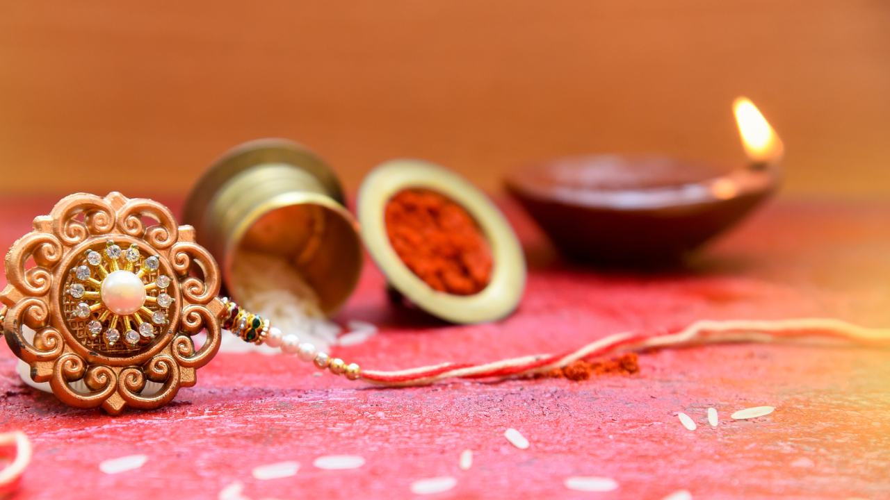 LỄ RAKHI (RAKSHA BANDHAN)